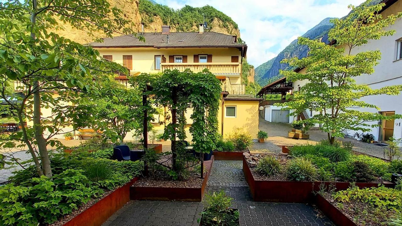 Hotel Garni Gruener Baum 拉伊韦斯 外观 照片