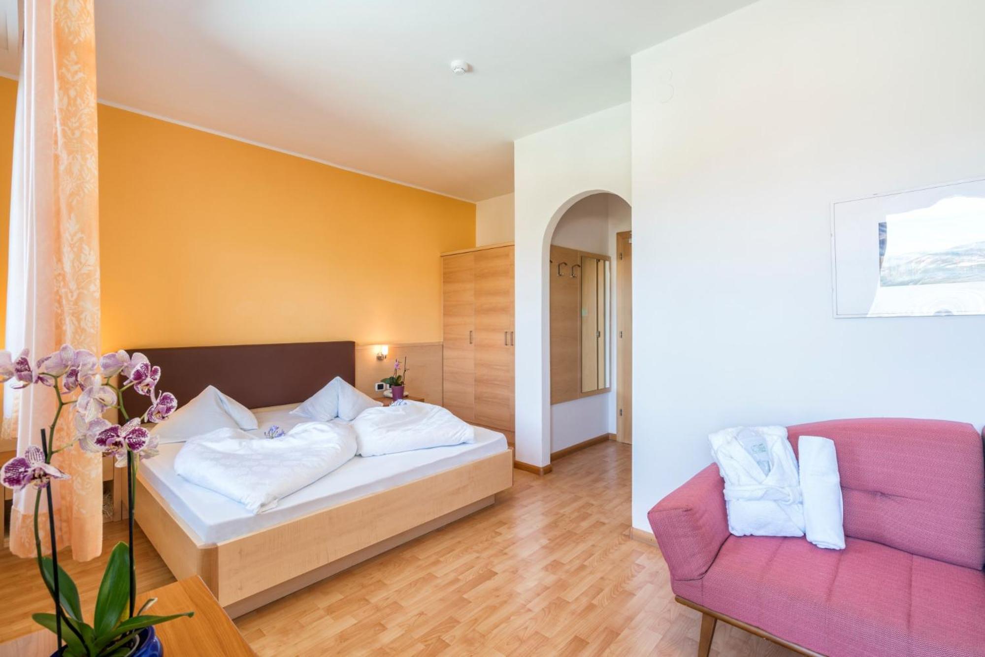 Hotel Garni Gruener Baum 拉伊韦斯 外观 照片
