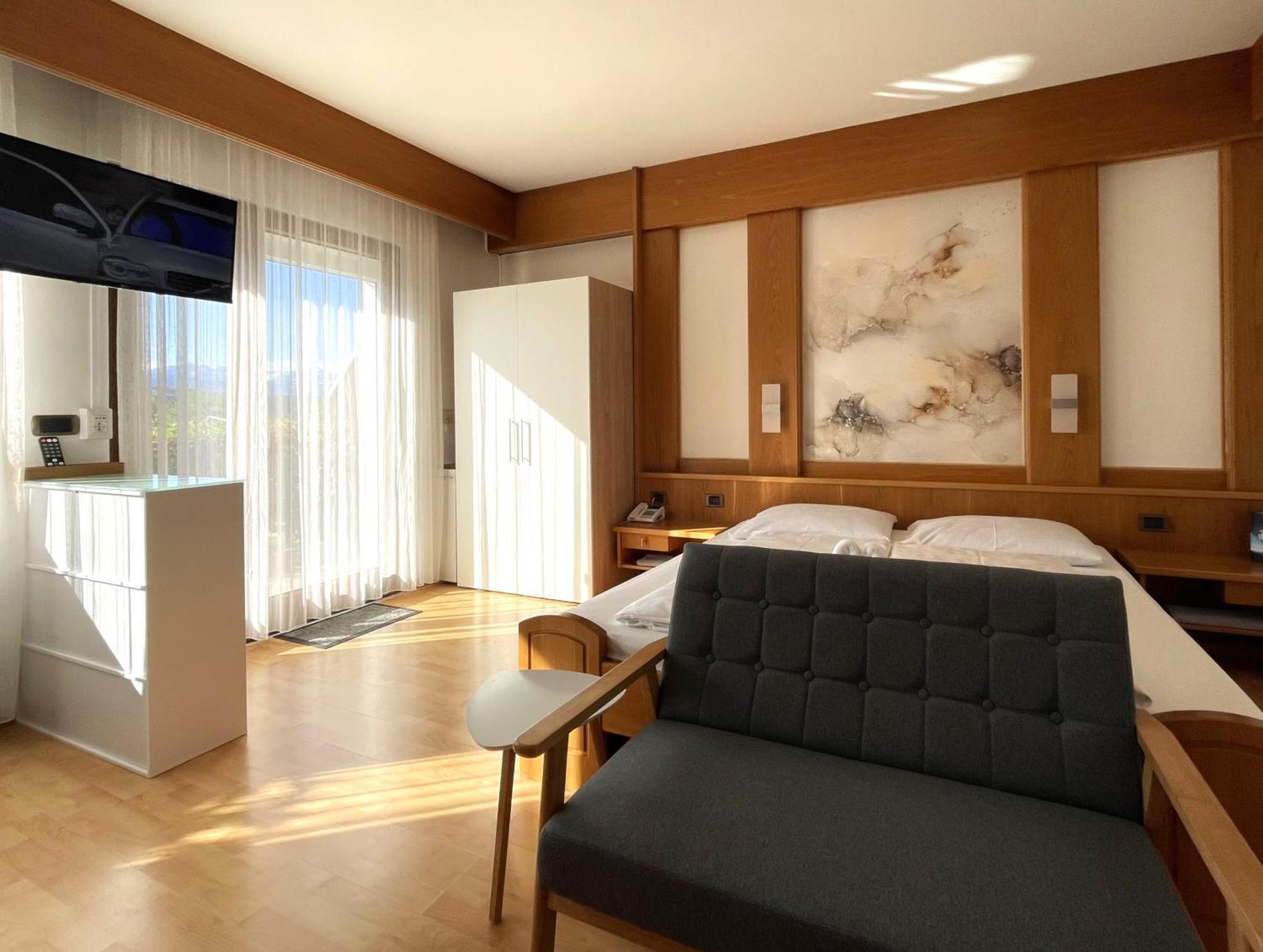 Hotel Garni Gruener Baum 拉伊韦斯 客房 照片
