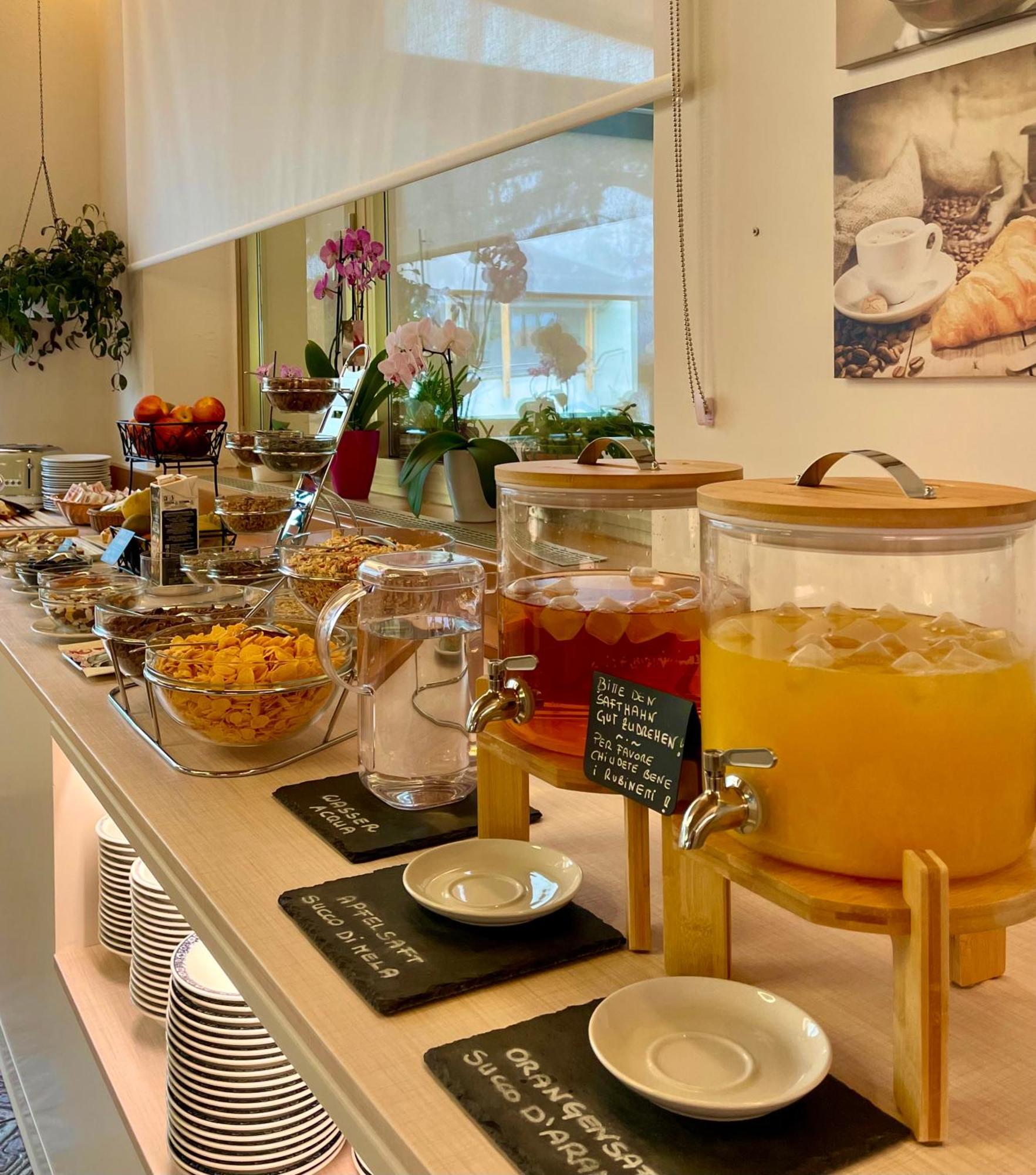 Hotel Garni Gruener Baum 拉伊韦斯 外观 照片