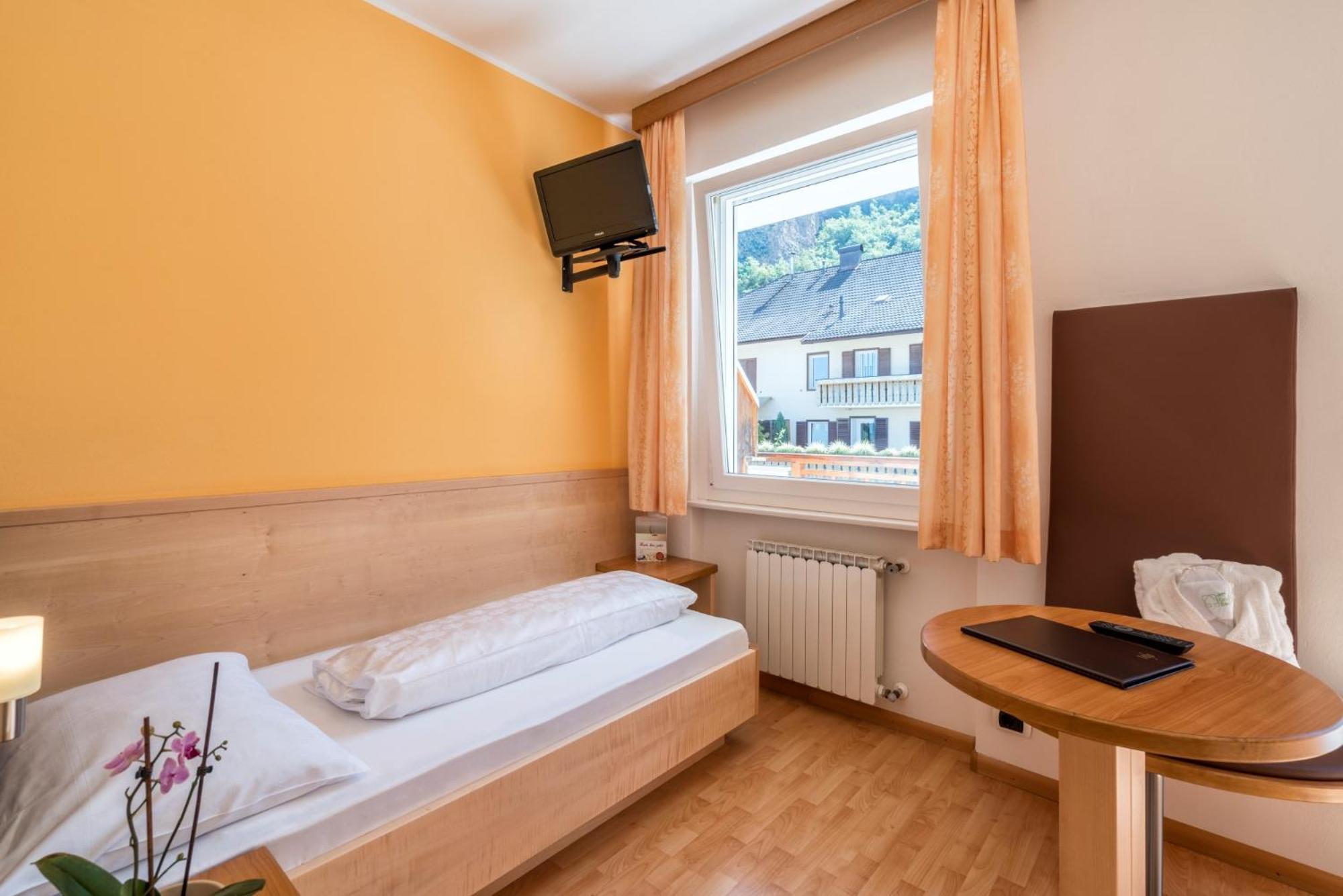 Hotel Garni Gruener Baum 拉伊韦斯 外观 照片